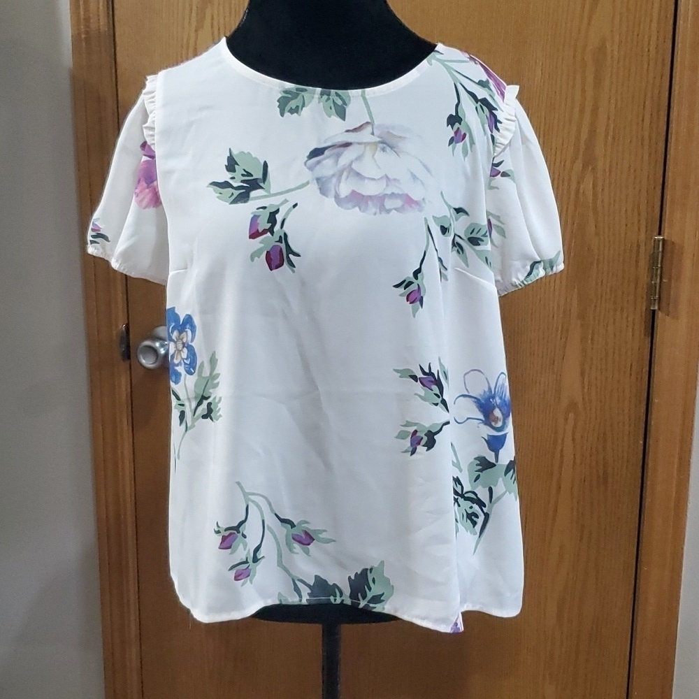 Modcloth nwt light floral purple and green ruffle trim short sleeve